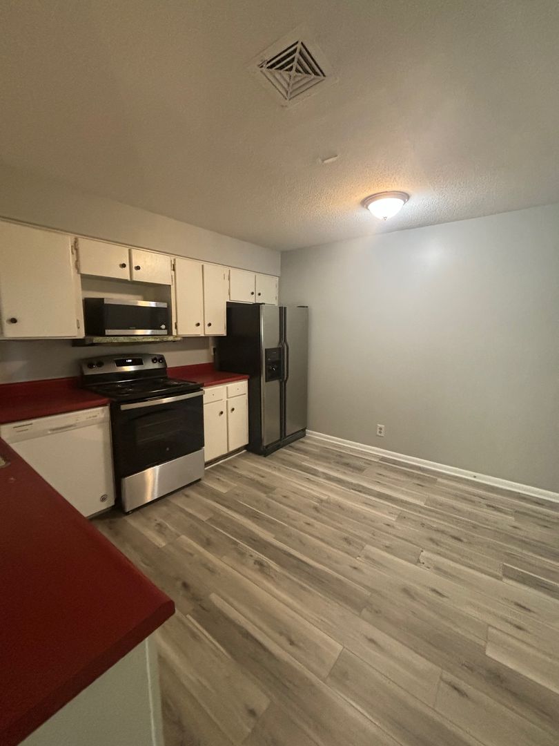 Leavenworth Apartment: 2101 Ottawa Street