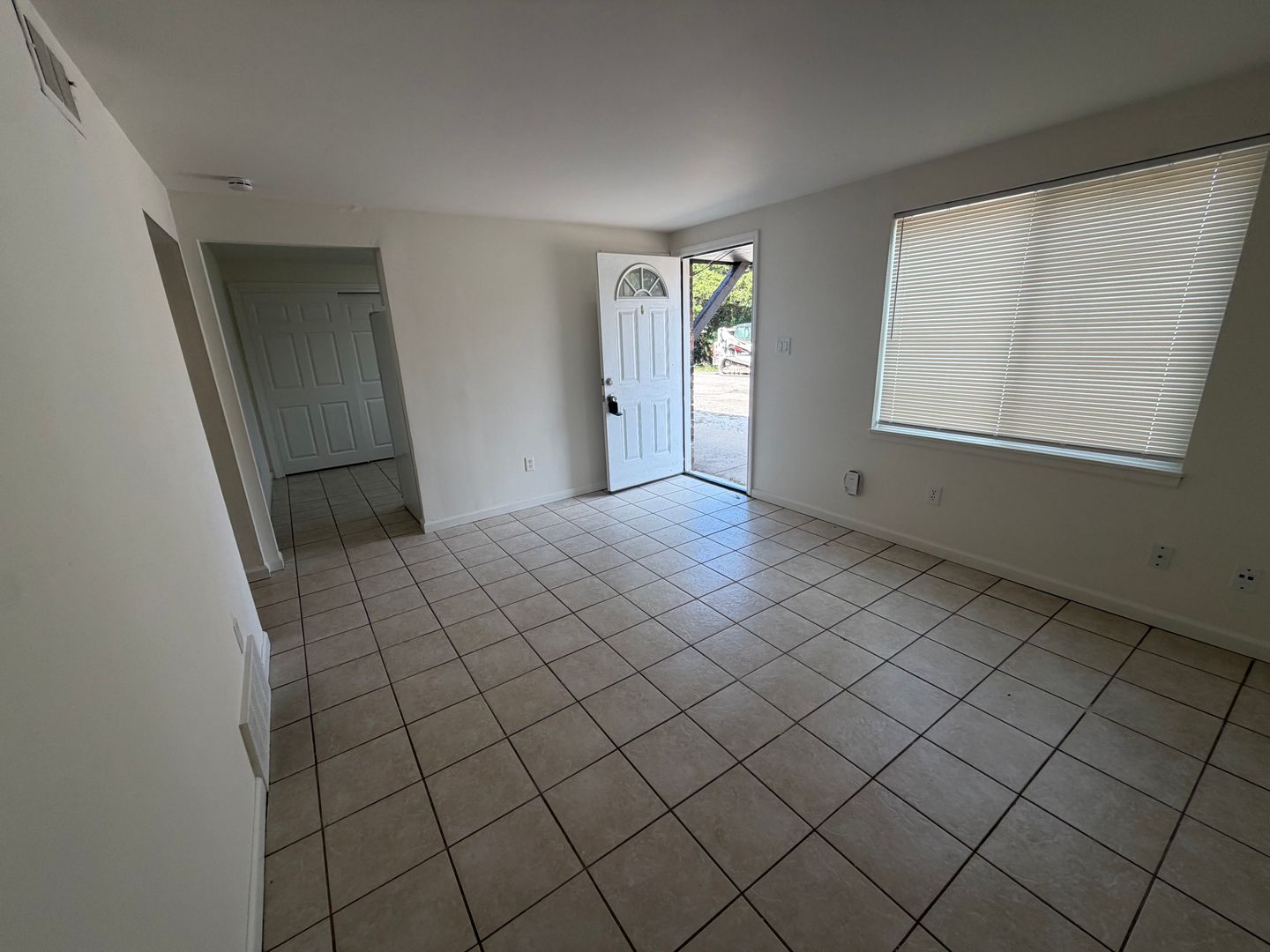 5701 N Northwood Road 4 of 12