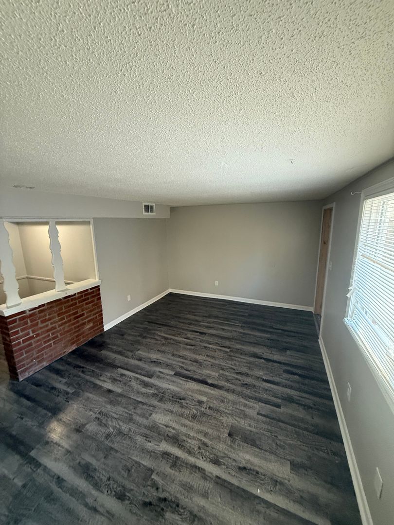 Independence Apartment: 903 1/2 Fredrick St