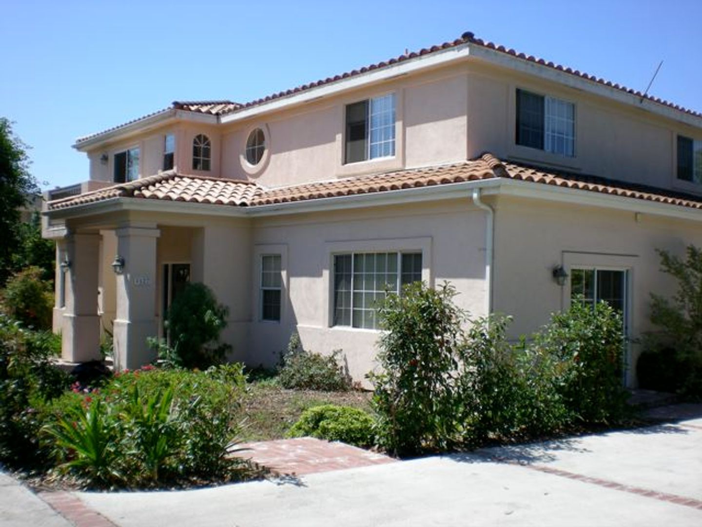 Santa Barbara House: 4527 Hollister Avenue
