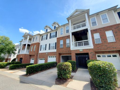 Spacious 2BR/2BA Home with Garage & Community Pool in University City – photo 1