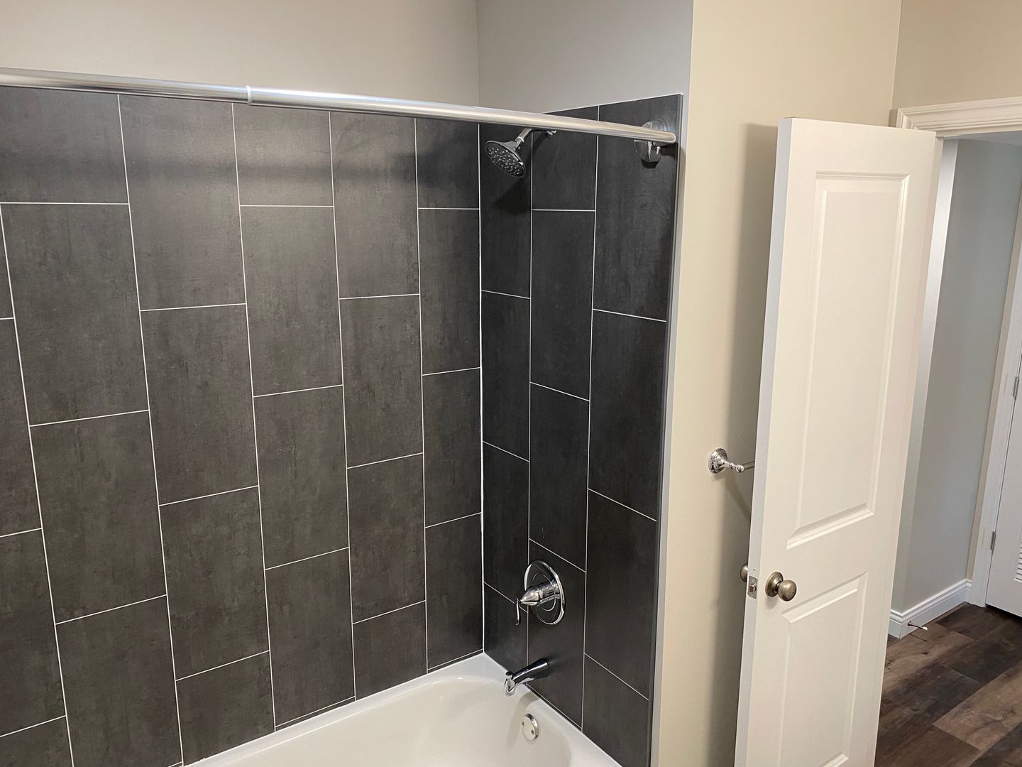 Columbia Apartment: 2901, 2905, 2911, 2917 Rollins Rd