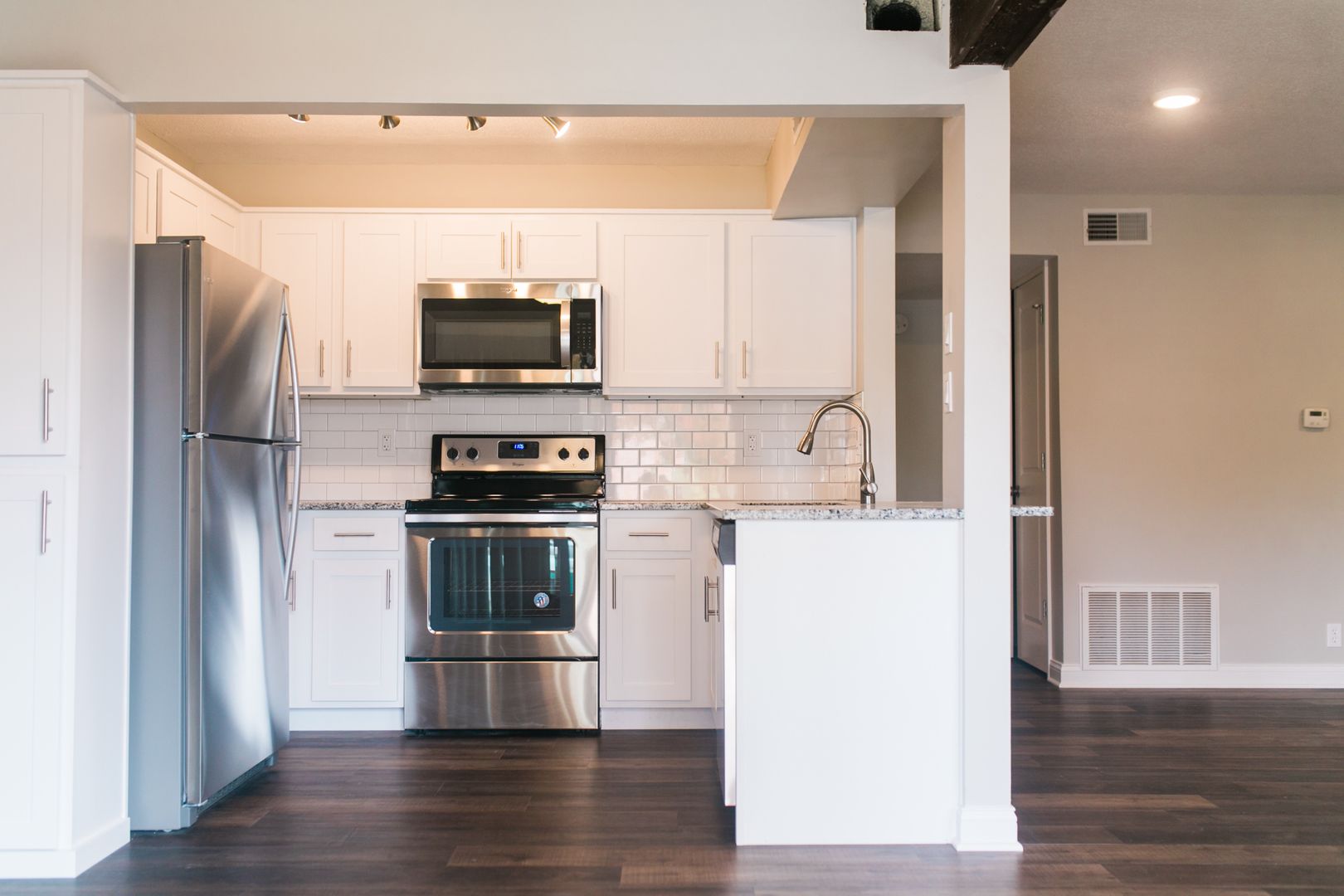 Columbia Apartment: 2901, 2905, 2911, 2917 Rollins Rd