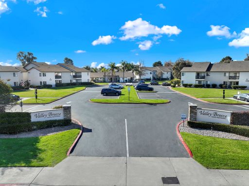 Upgraded 3-Bedroom, Washer/Dryer in Unit! – photo 1