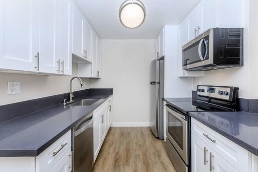 Upgraded 2-Bedroom, 2-Bath, Washer/Dryer in Unit – photo 1