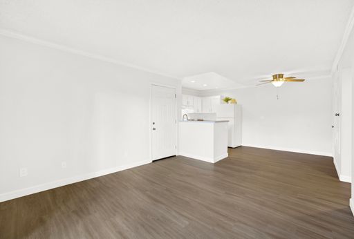 2-Bedroom, 2-Bathroom! Pet Friendly! W/D In Unit! – photo 1