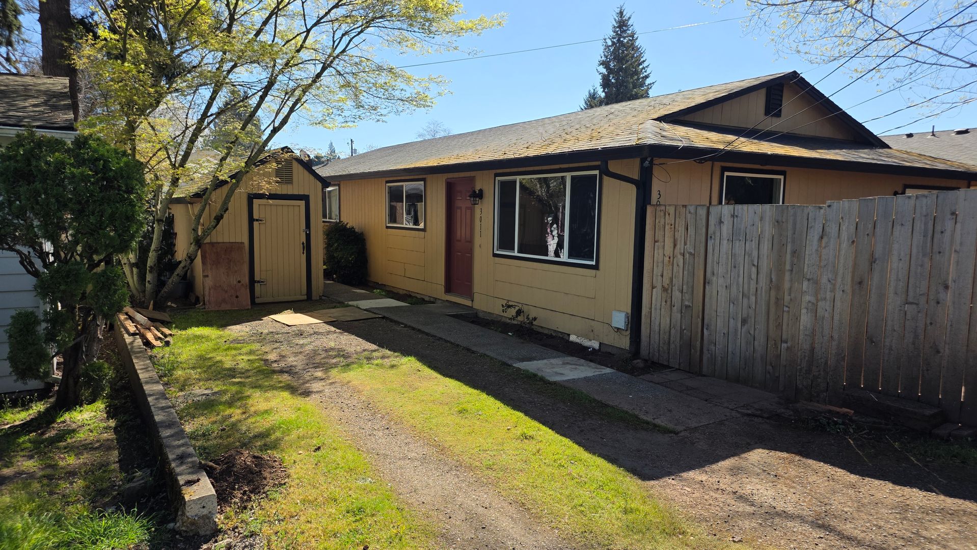 Vancouver Apartment: 3011 Fairmount Ave