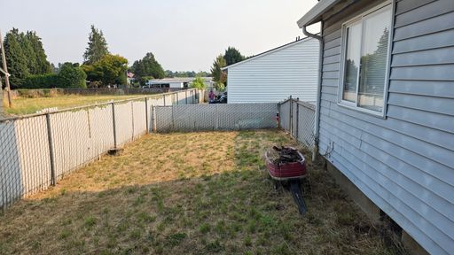 3 Bed, 2 Bath Townhouse Available! – photo 1