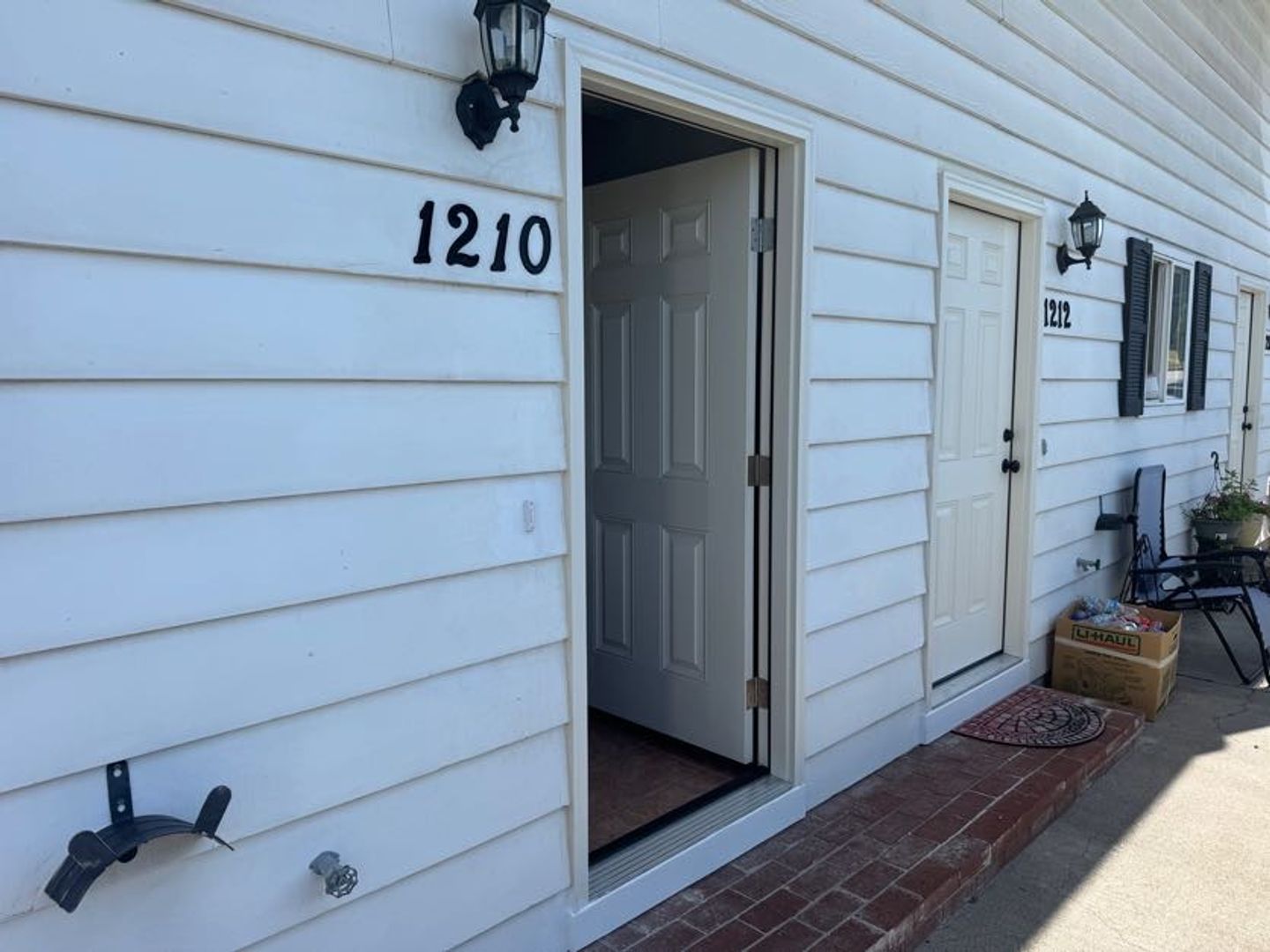 Vancouver Apartment: 1208 NE Minnehaha St