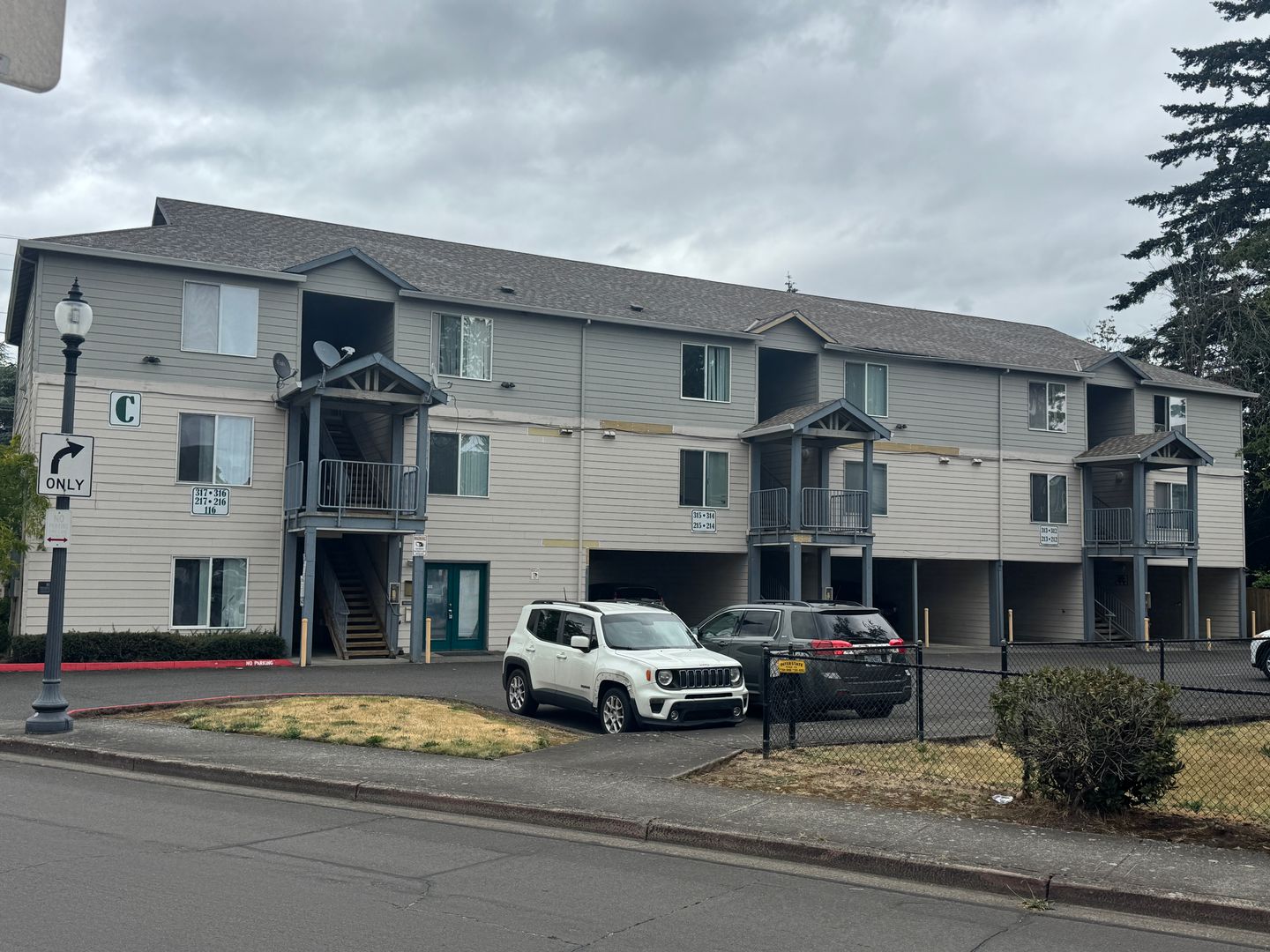 Portland Apartment: 768 SE 193rd Ave