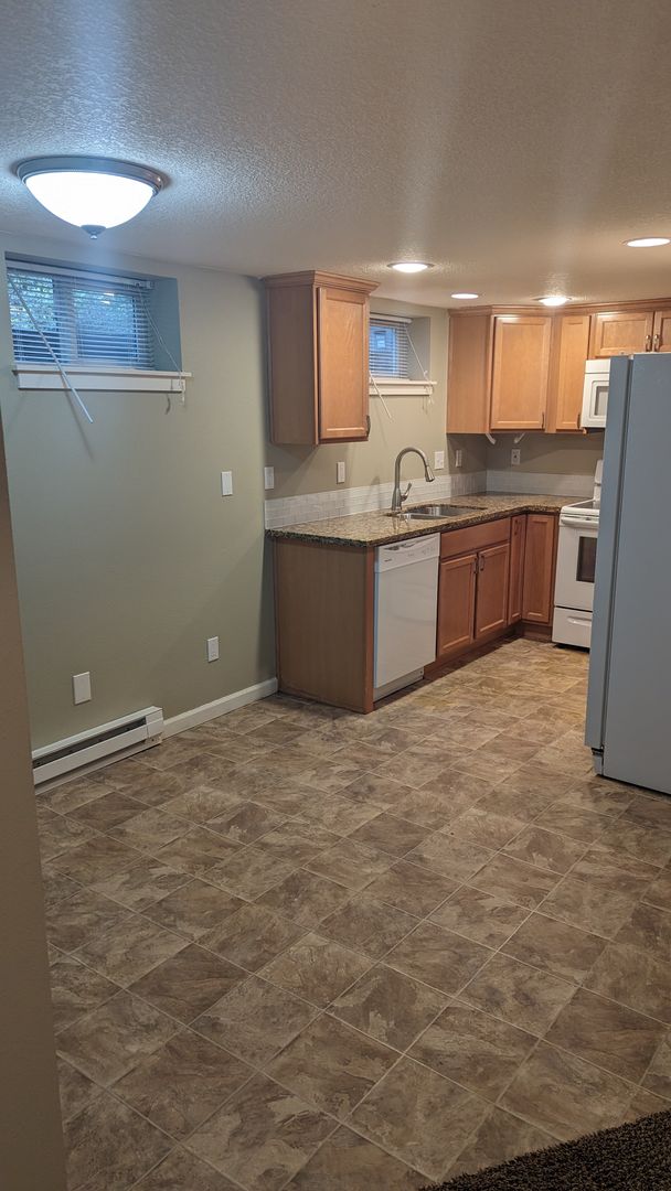 Portland Apartment: 11236 NE Oregon St