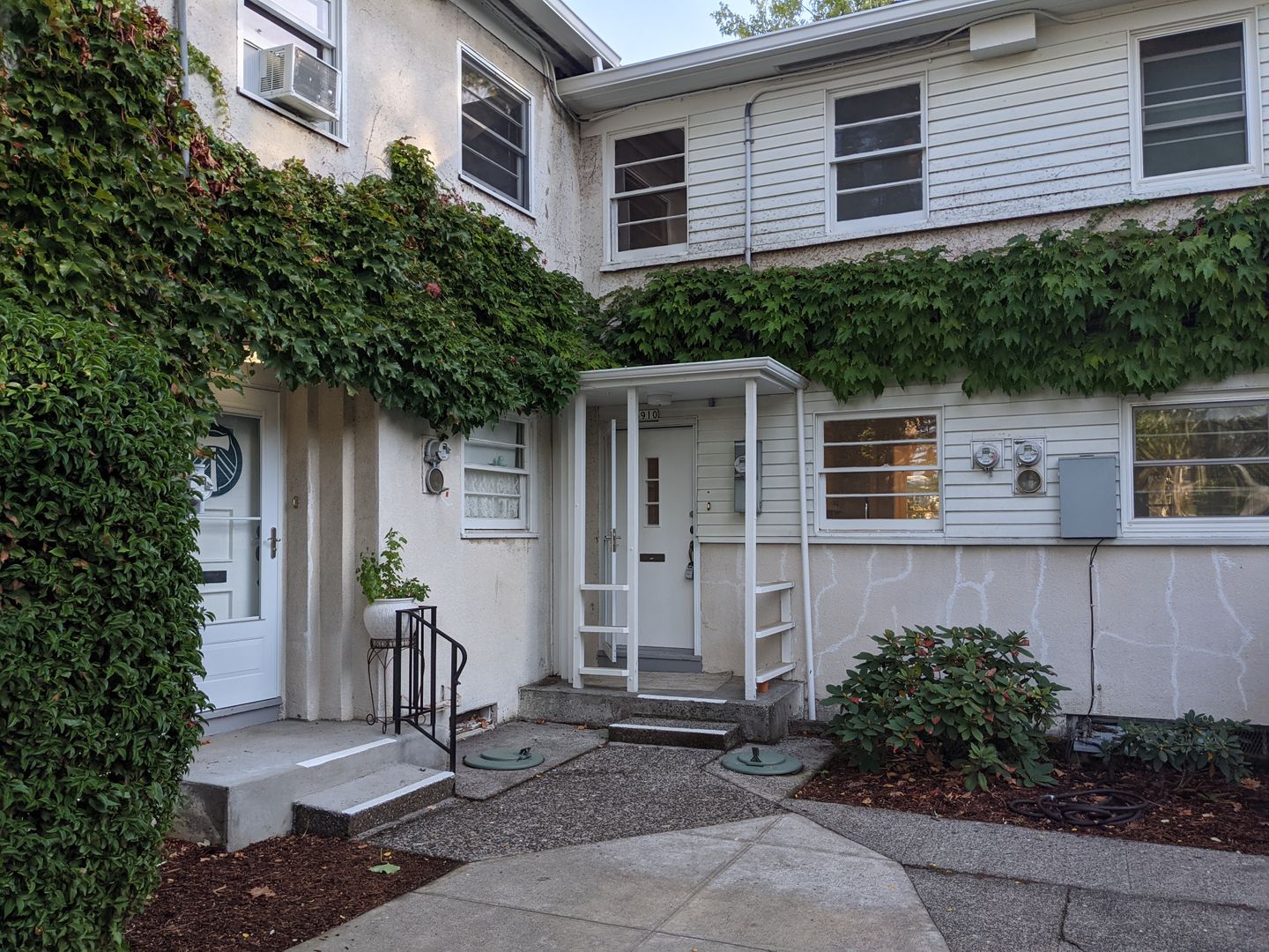 Portland House: 6910 NE Hancock St
