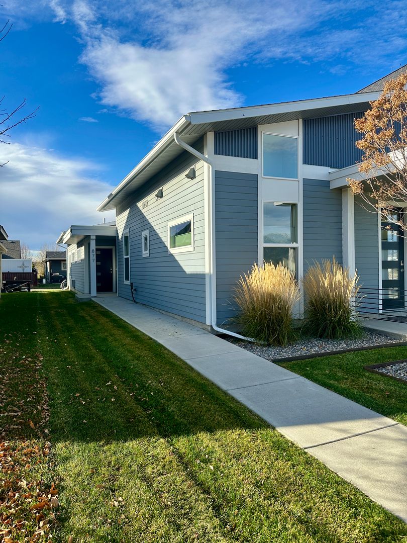 Bozeman Apartment: 877 & 879 Cottonwood Road