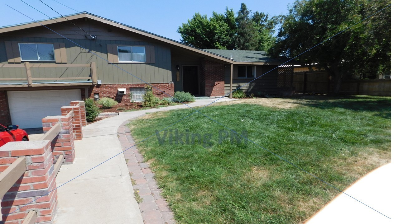 Prineville House: 501 NE Loper Ave