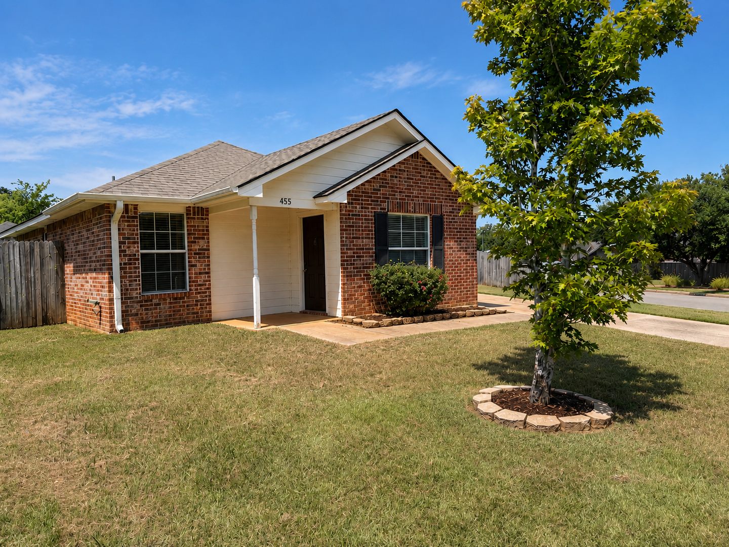 Whitehouse House: 455 Redbud Circle