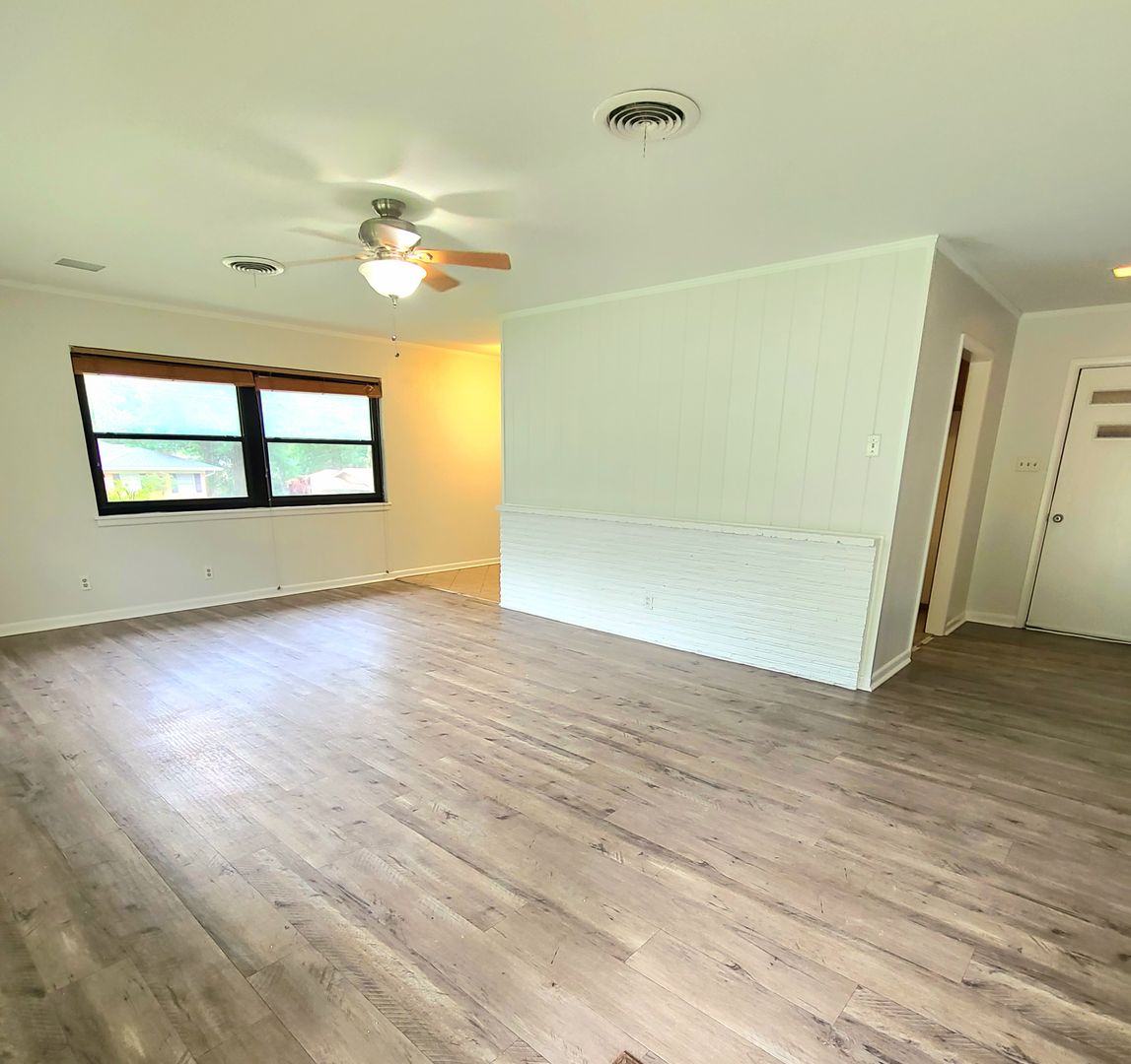 Tyler House: 2315 Pine Crest