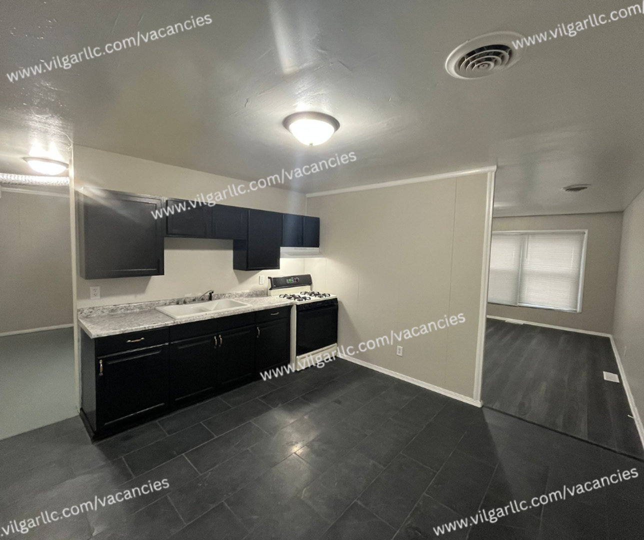 Gary House: 1140 Hamilton Pl