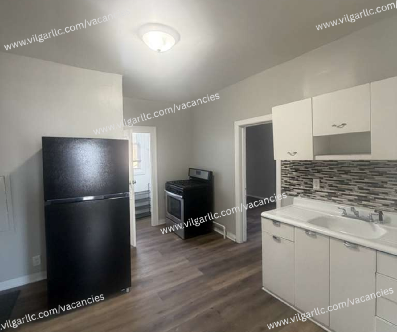 East Chicago Apartment: 3939 Deal St