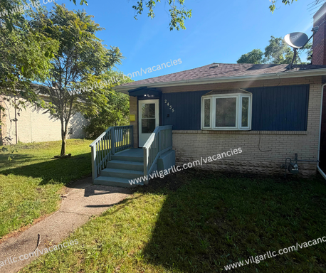 Newly Renovated 3 Bedroom • 1 Bathroom Home – photo 1