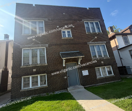Spacious 2 Bedrooms • 1 Bathroom Over 1,000 sq. ft. of comfortable living space – photo 1