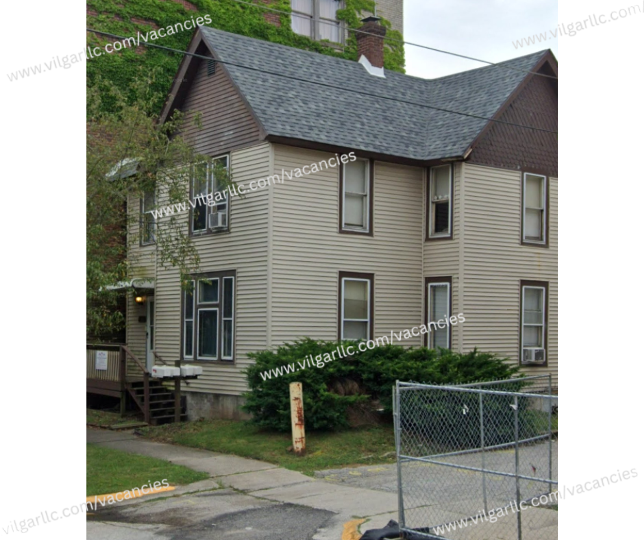 La Porte Apartment: 708 Perry St.