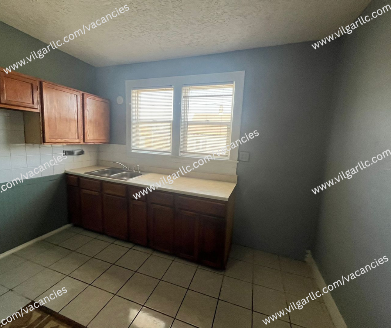 East Chicago Apartment: 4002 Pulaski St