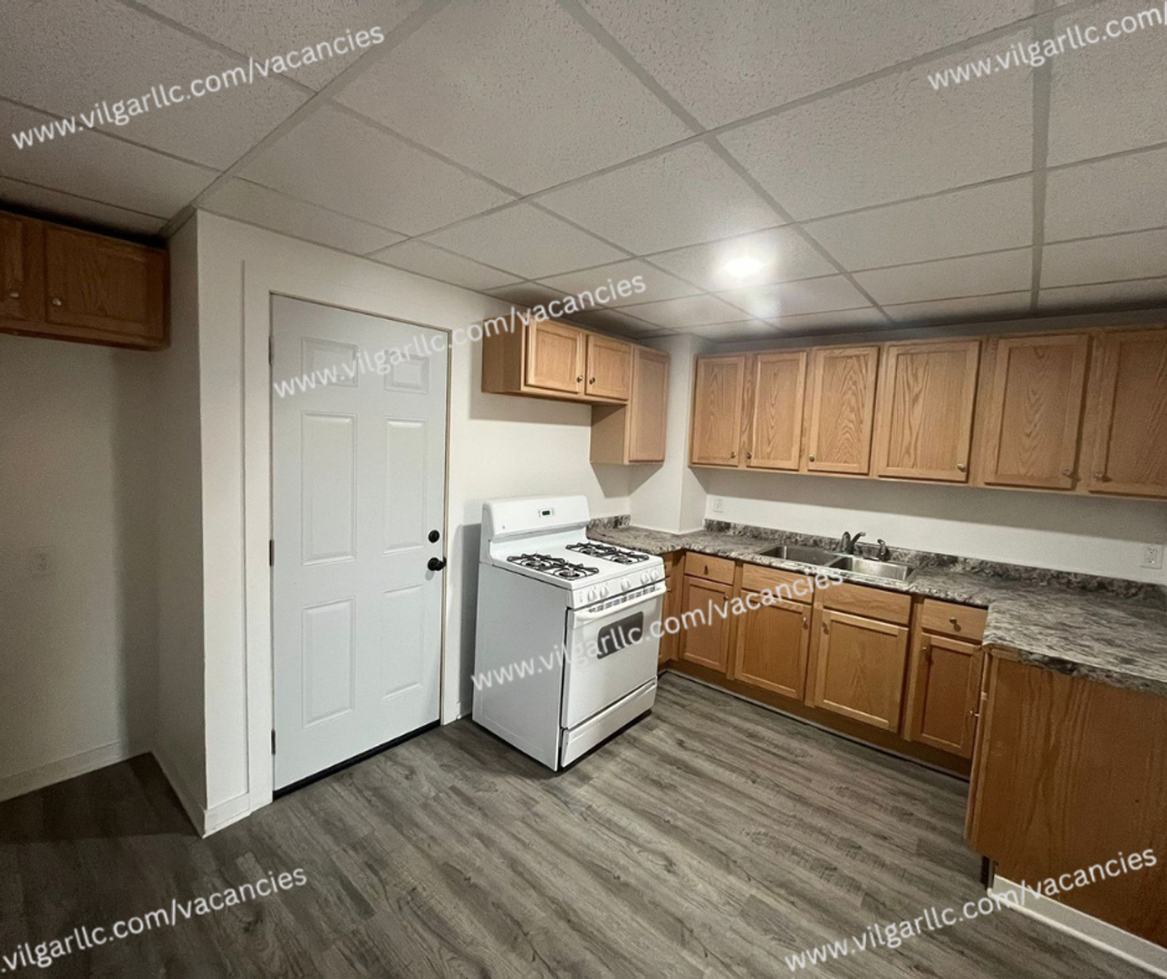 East Chicago Apartment: 3902 Elm St