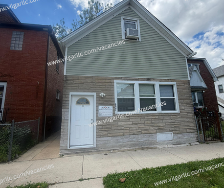 Spacious 2 Bedroom, 1 Bathroom - 1st floor rear unit