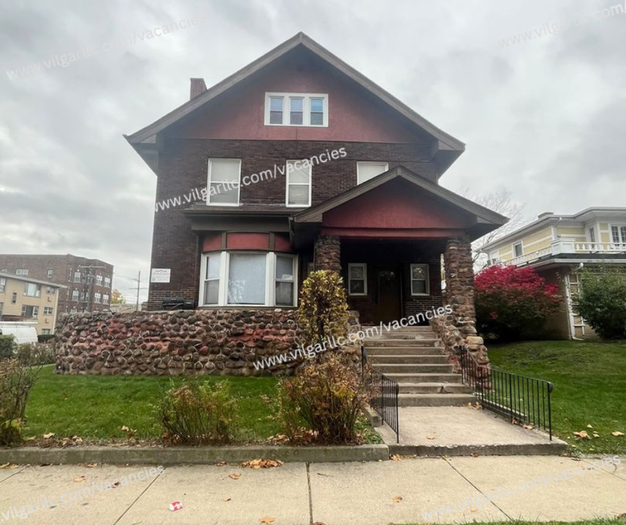 Hammond Apartment: 226 Waltham