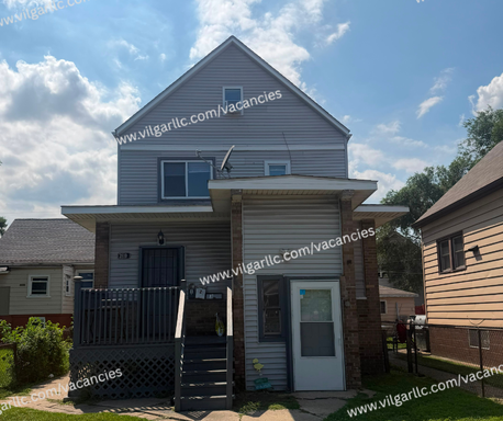 4 Bedrooms, 1 Bathroom 2-floor loft – photo 1