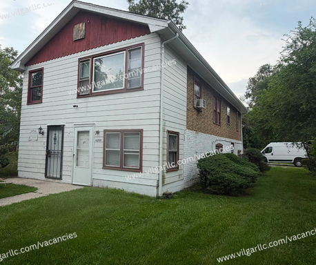 Very spacious 3 Bedroom • 1 Bathroom top floor Unit. – photo 1