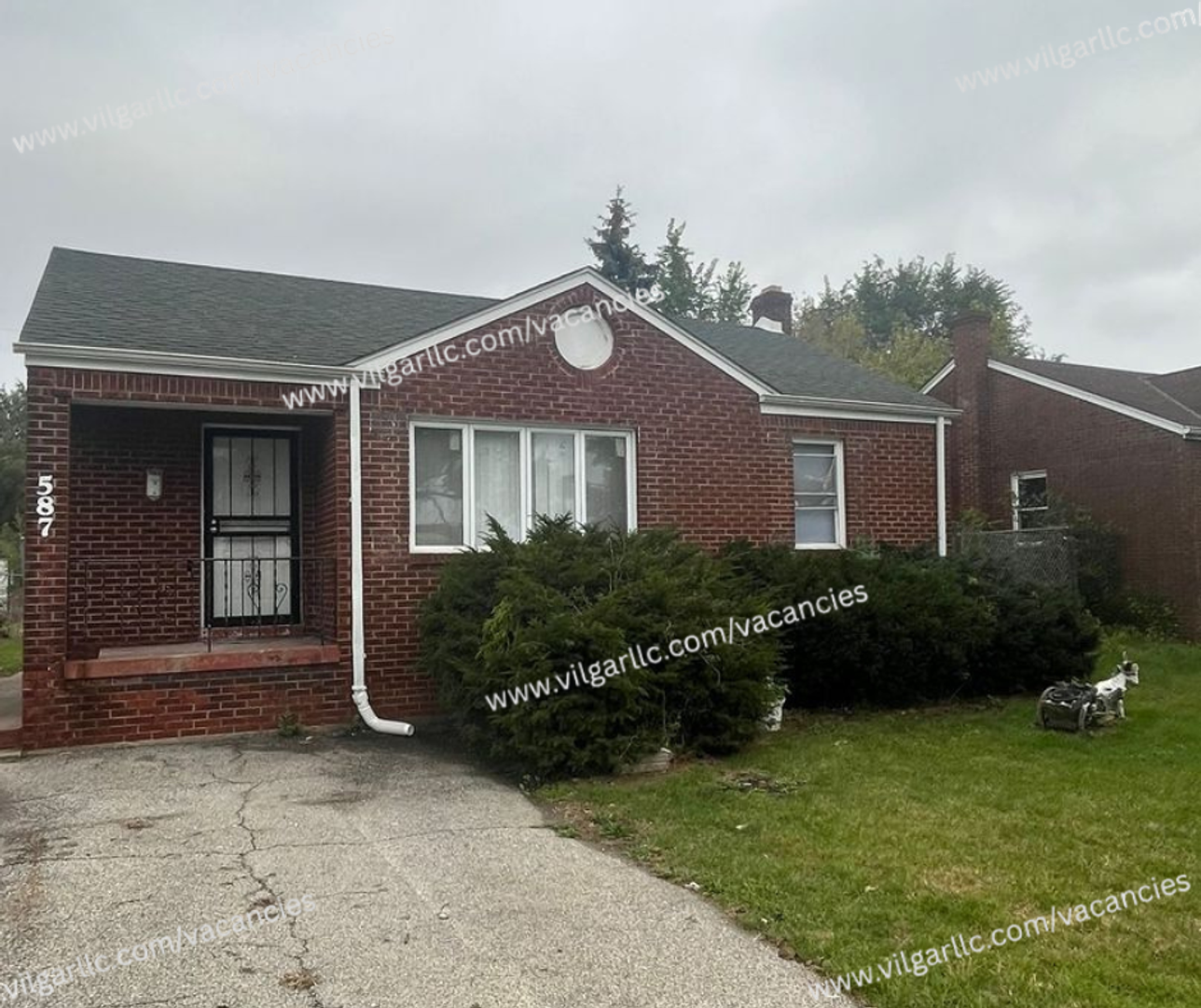 Gary House: 587 Chase St