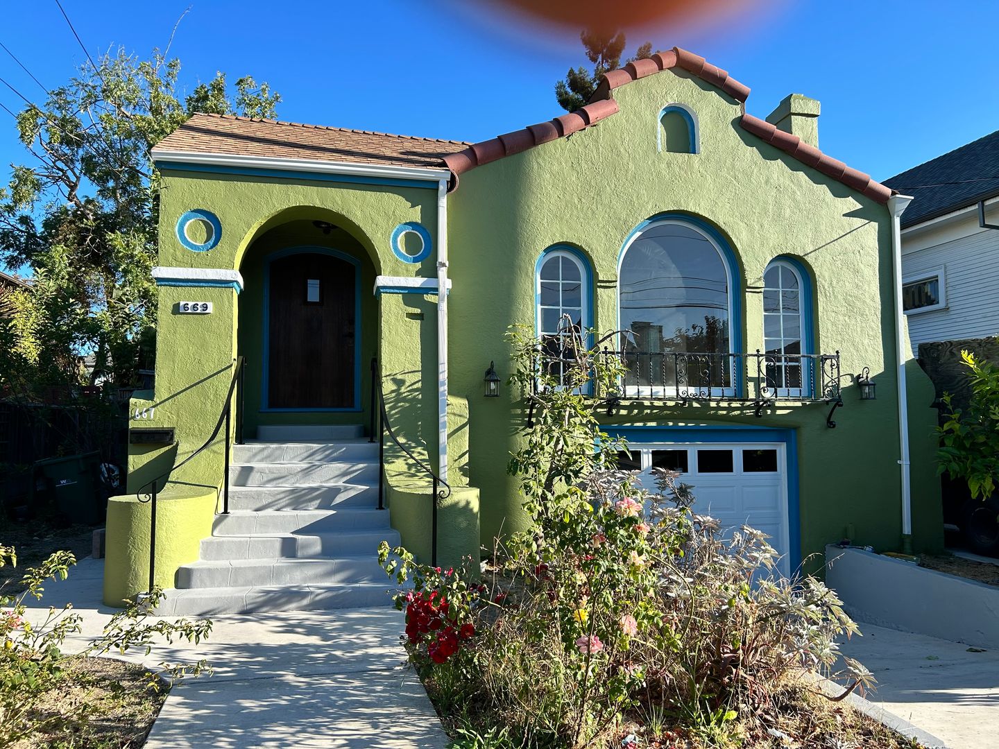 Oakland Apartment: 667 65th St