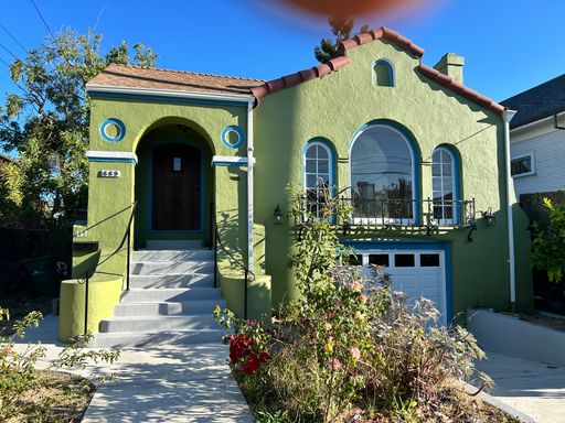 Remodeled House on Berkeley Border – photo 1