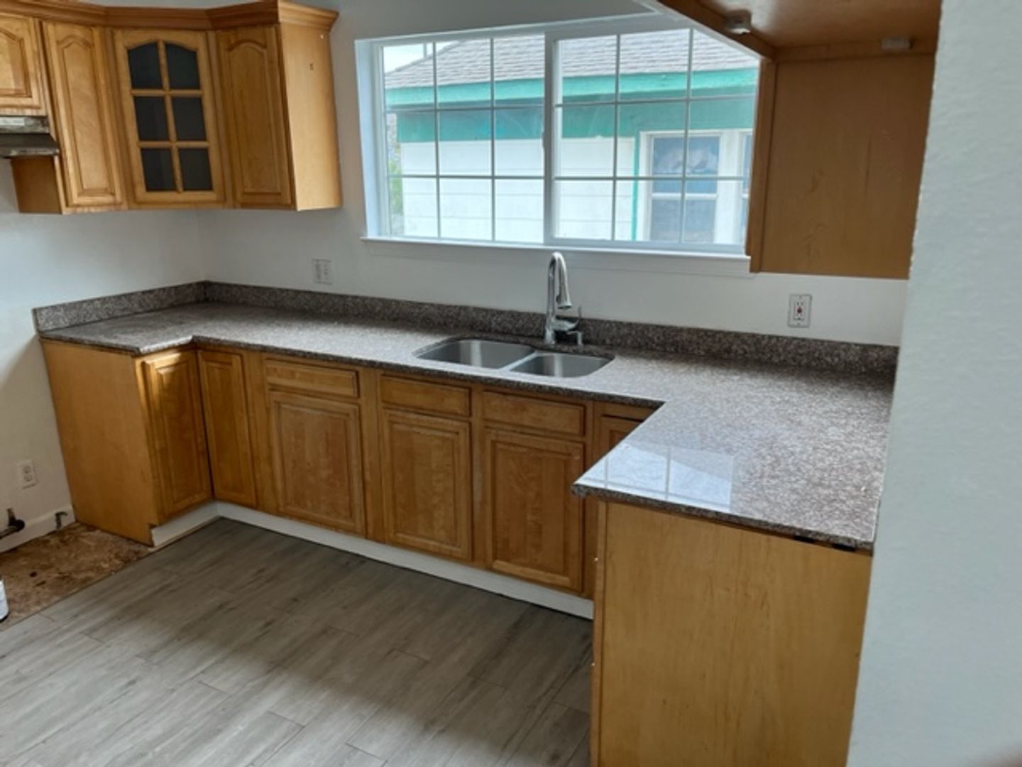 Oakland Apartment: 870 32nd Street