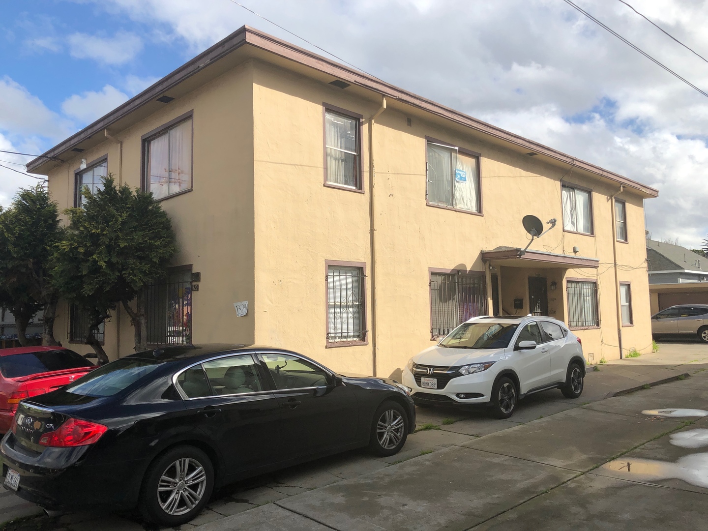 Oakland Apartment: 1320-1322 97th Ave