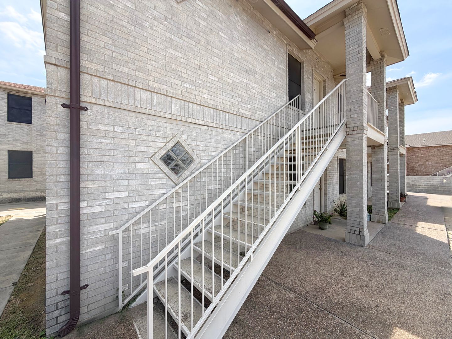 Laredo Apartment: 513 Shiloh