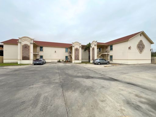 Spacious 2BR Living – High Ceilings, Private Yard & Walk-In Closet!