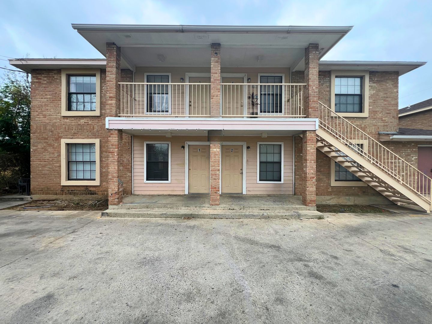 laredo Apartment: 301 E Locust St