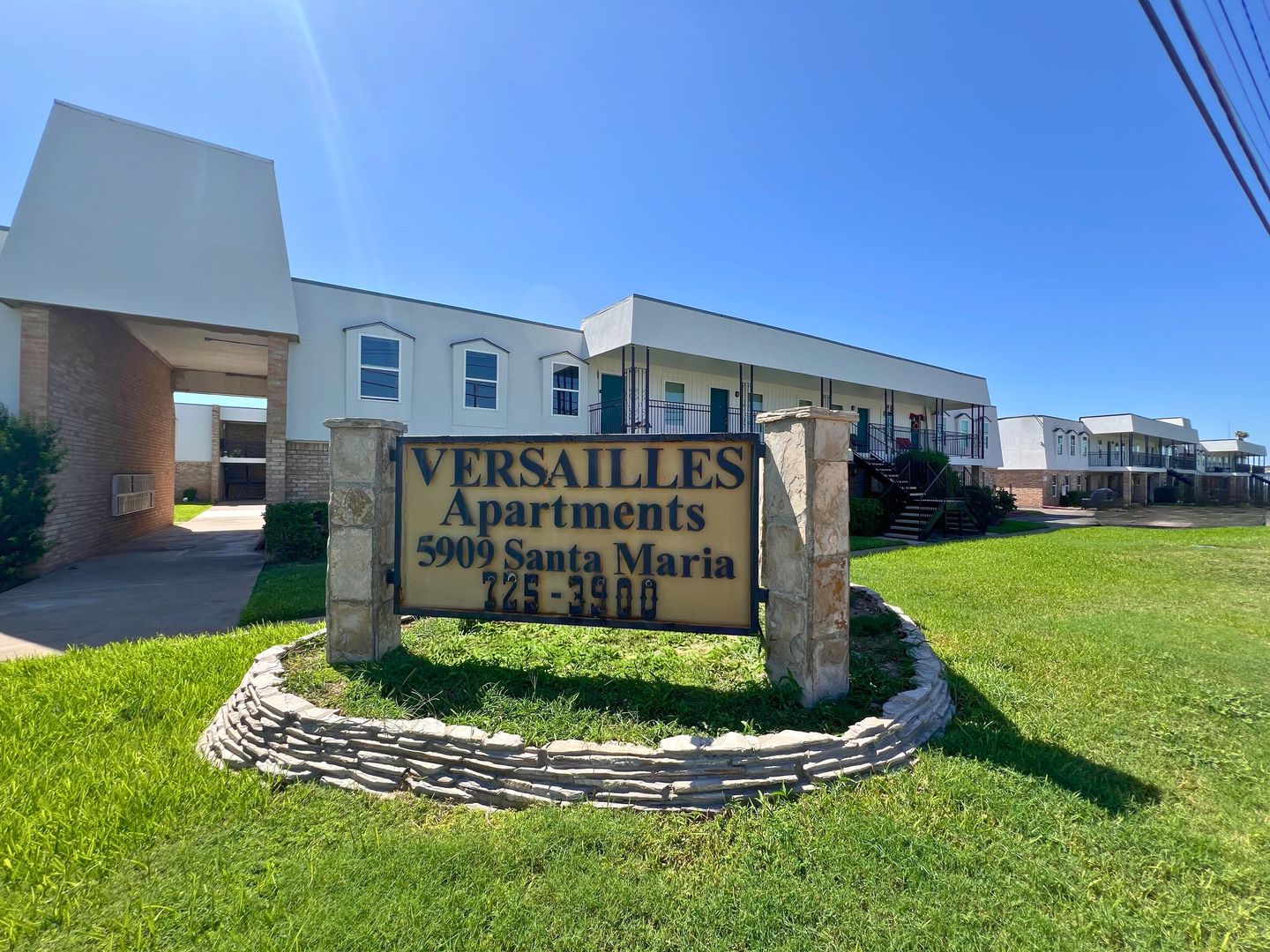 Laredo Apartment: 5909 Santa Maria Ave