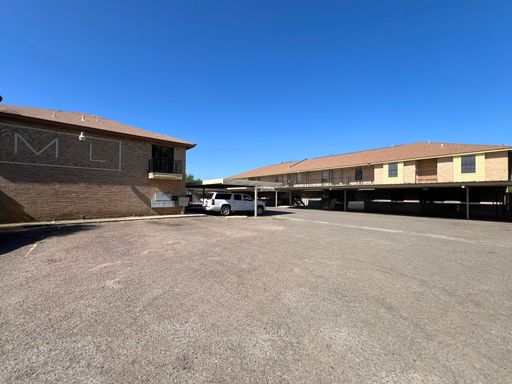 Valle Sombrio – 1BR Comfort with Carport, High Ceilings & Water Paid!
