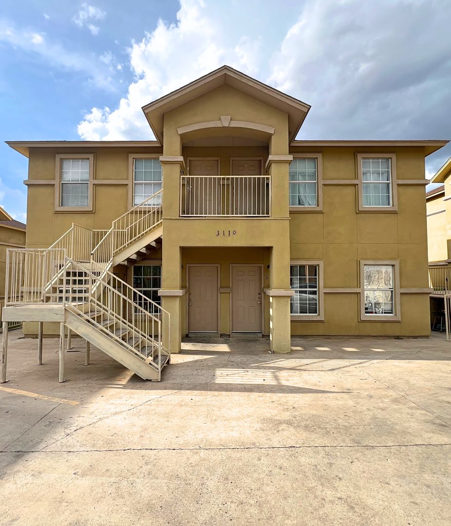 Laredo Apartment: 3110 Potomac Loop