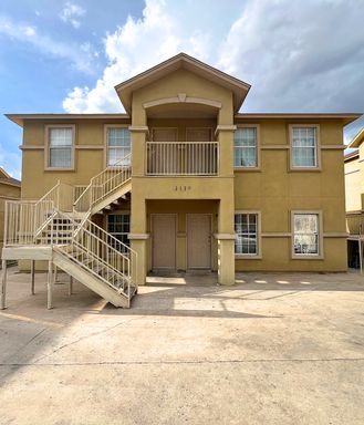 Tres Vistas Apartments