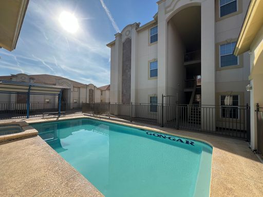 Relaxed 2BR Living – Pool, Laundry Hookups & Secure Community – photo 1