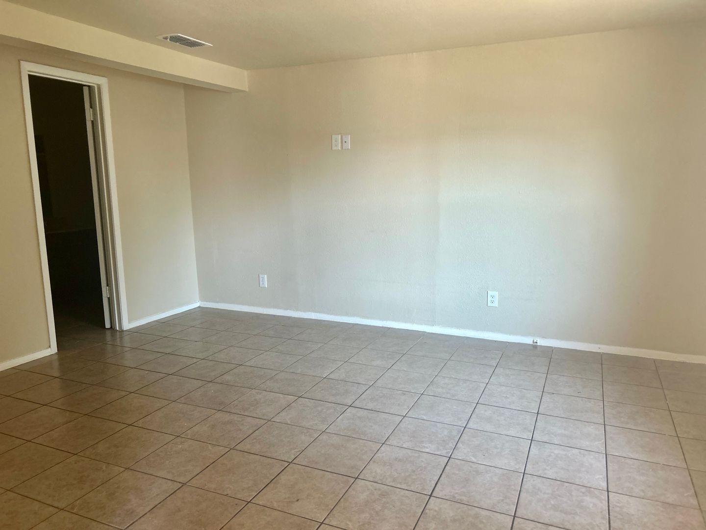 Laredo Apartment: 3103 E Price St