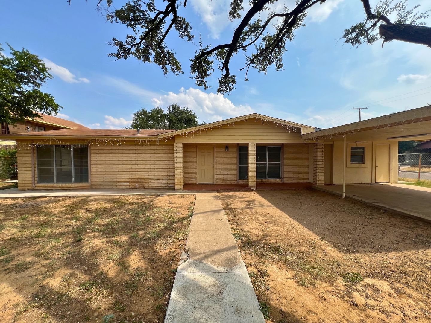 Laredo Apartment: 3103 E Price St