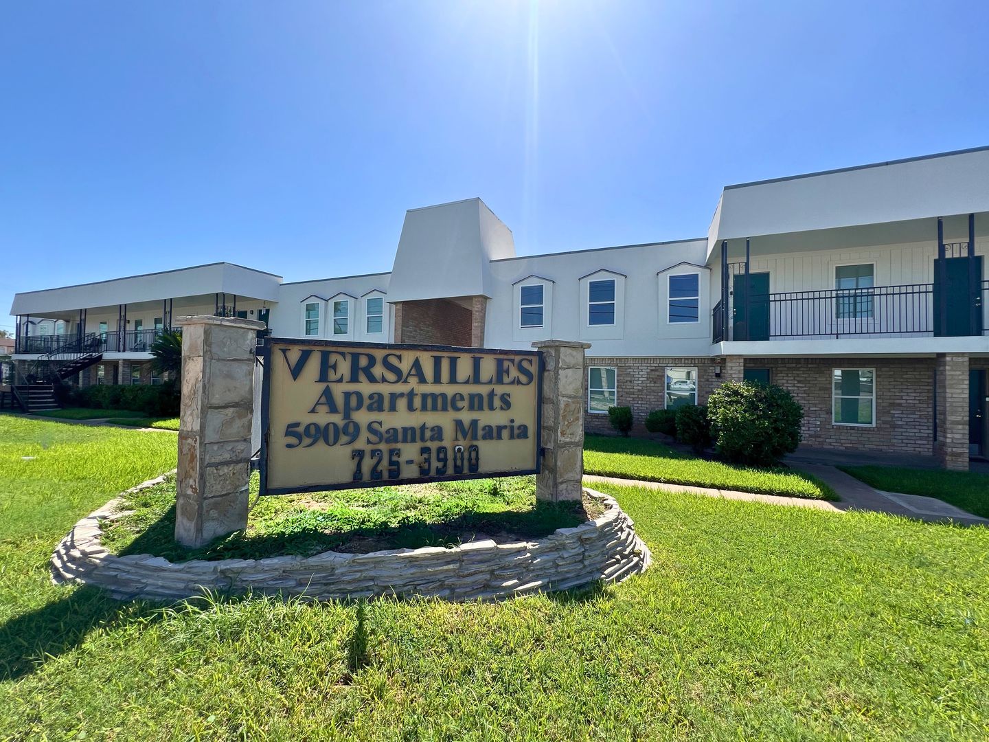 Laredo Apartment: 5909 Santa Maria Ave