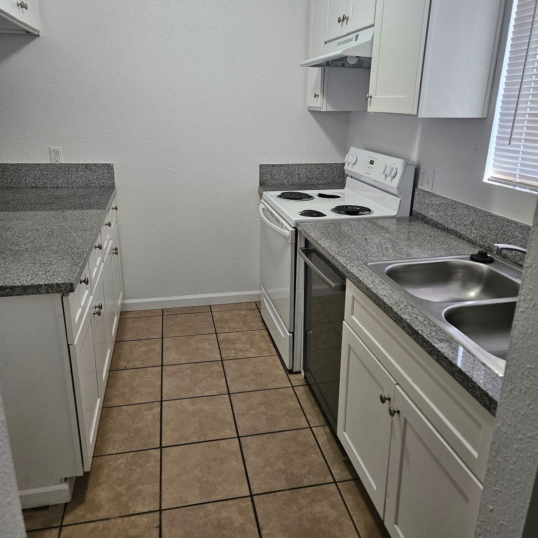 Bakersfield Apartment: 5101 Marsha