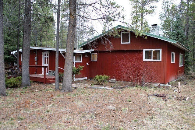 La Pine House: 52742 Elm Drive