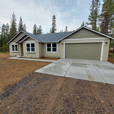 $300 Off Two Full-Months Rent! | 2022 Build | 1-Acre Lot – photo 1